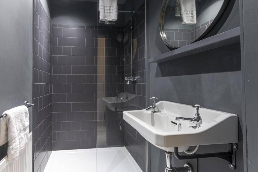 The Perfect Home On Royal Mile Edinburgh Eksteriør bilde